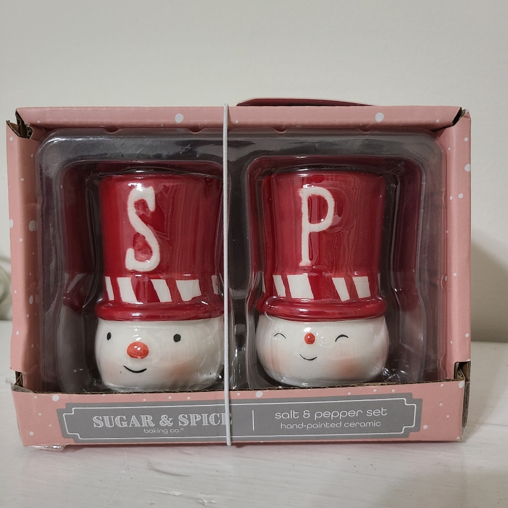Cute White Snowman With Red HAT Salt & Pepper Shaker Set